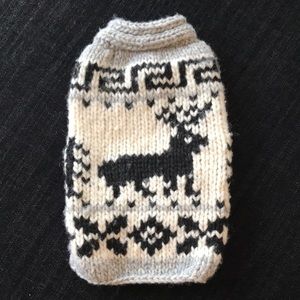 Small knit dog sweater - never worn